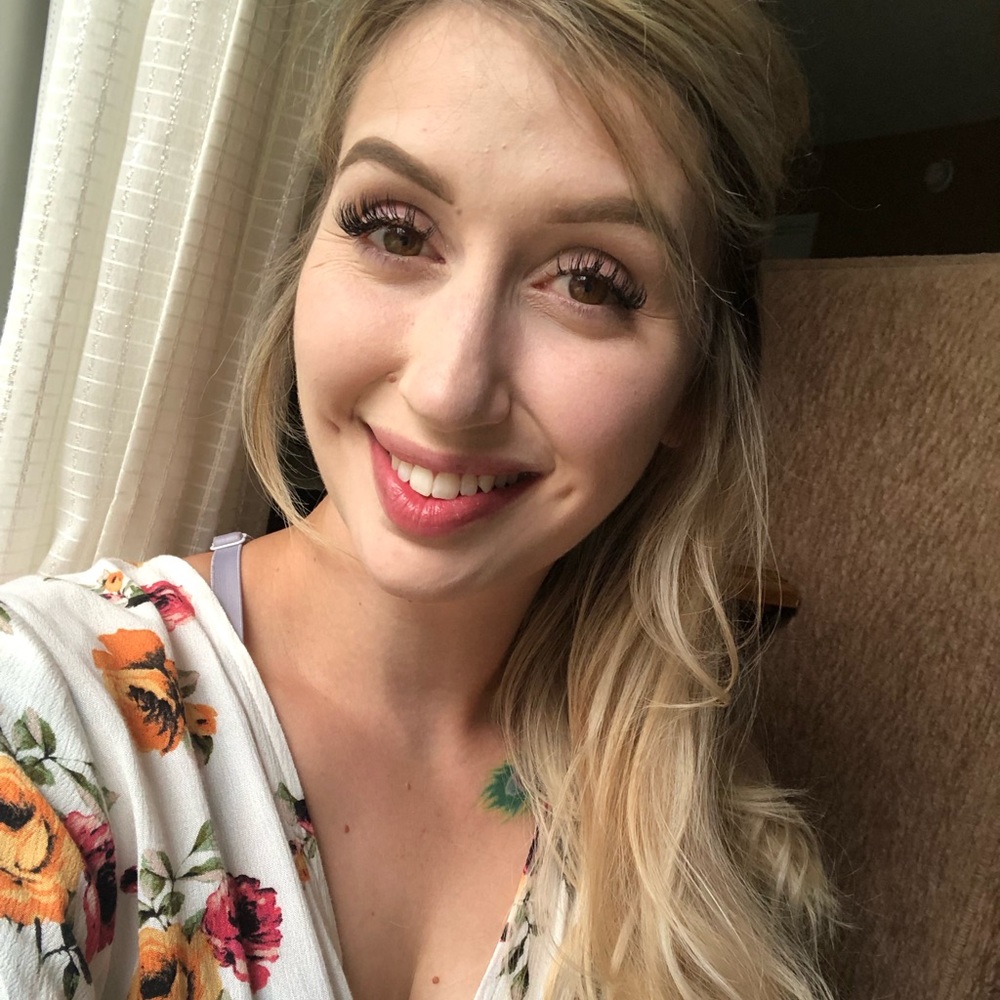 Meet your Posher, Alexis